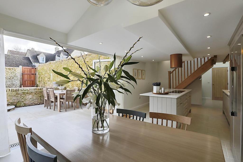 Luxury Cotswold Cottage With Hot Tub In Stow On The Wold! Exterior photo
